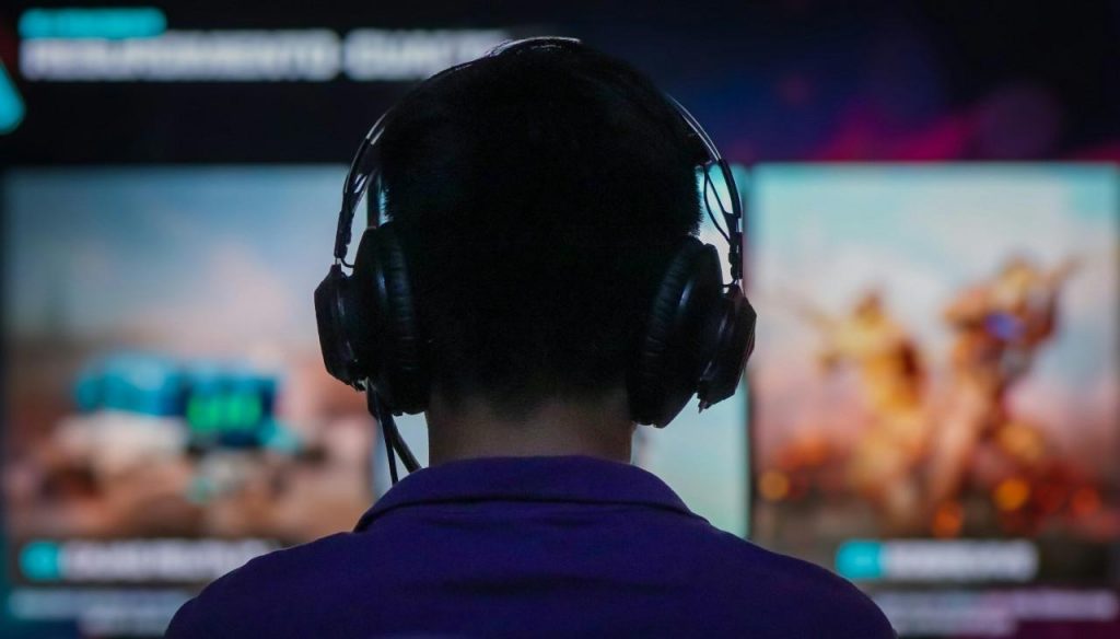 Figure 2 Access to esports has evolved thanks to streaming - Source: Unsplash